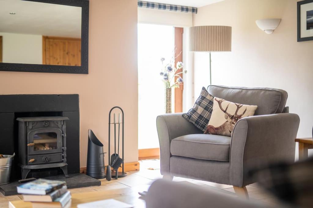 Cosy & Rustic Retreat - Woodland Cottage. Nairn Bagian luar foto