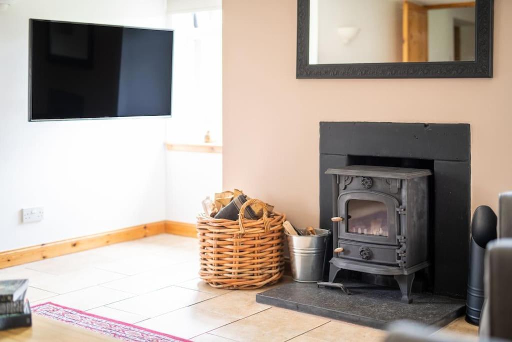 Cosy & Rustic Retreat - Woodland Cottage. Nairn Bagian luar foto