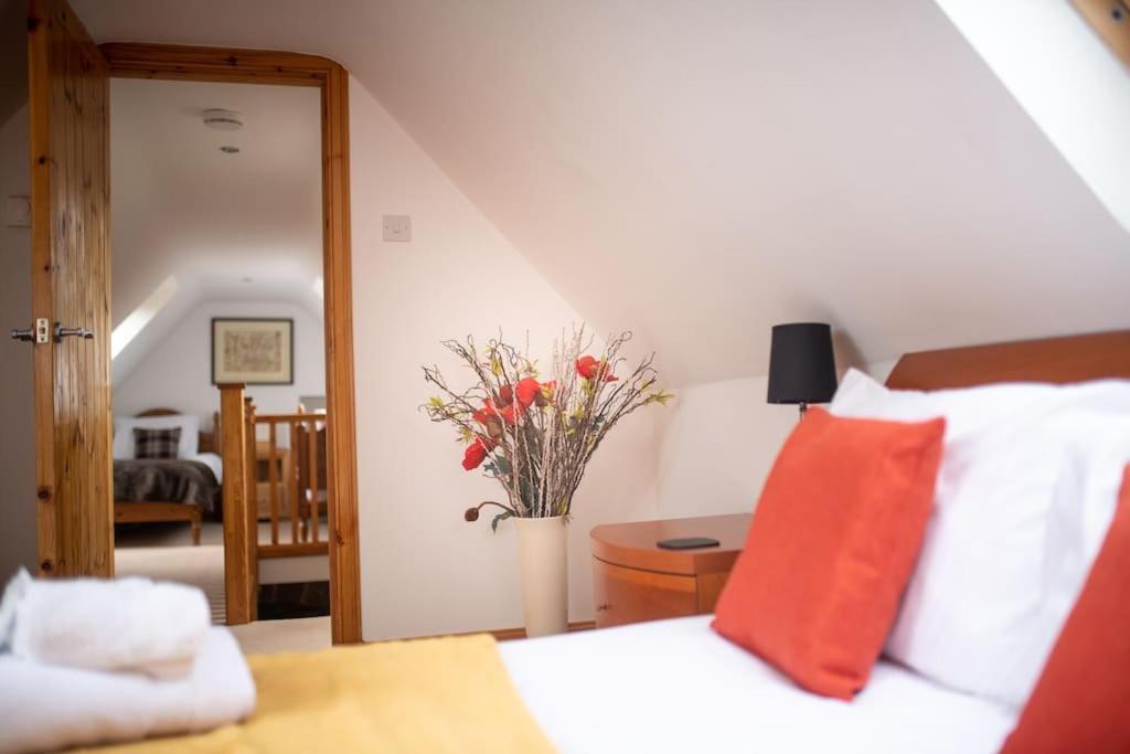 Cosy & Rustic Retreat - Woodland Cottage. Nairn Bagian luar foto