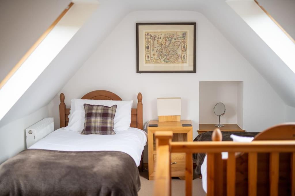 Cosy & Rustic Retreat - Woodland Cottage. Nairn Bagian luar foto